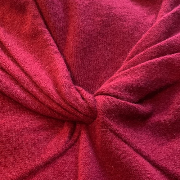 Ann Taylor 100% red cashmere sweater - Picture 3 of 3